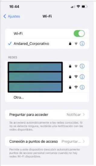 Ajustes de Wi-Fi del iPhone con la lista de redes