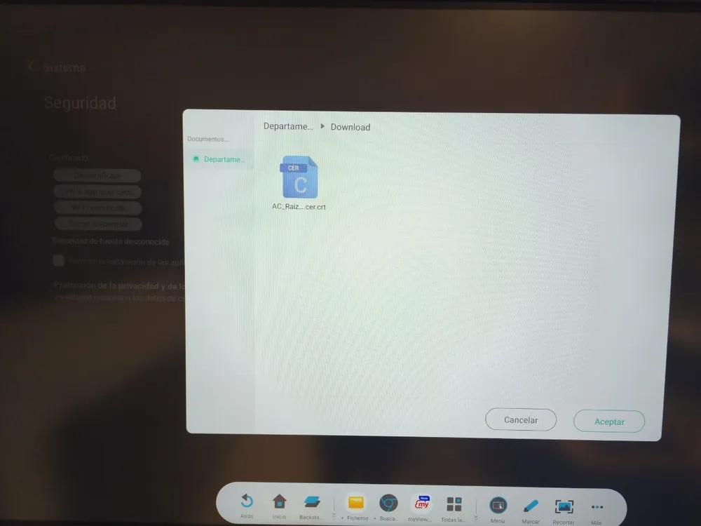 Explorador de archivos del panel mostrando el certificado descargado