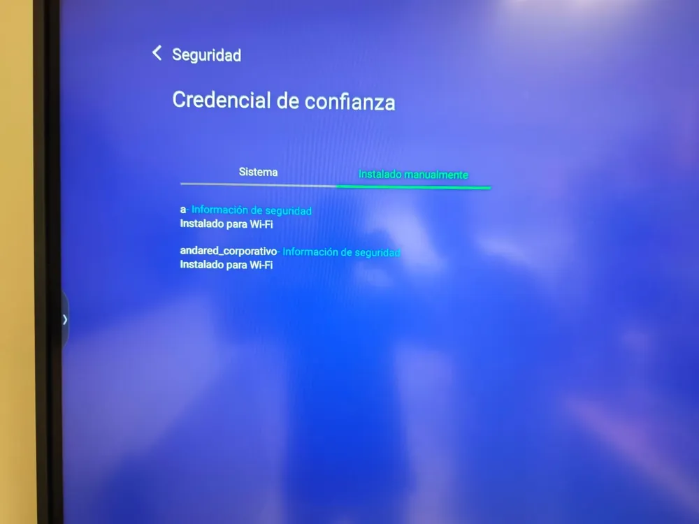 Credencial de confianza, pestaña Instalado manualmente, con el certificado en la lista