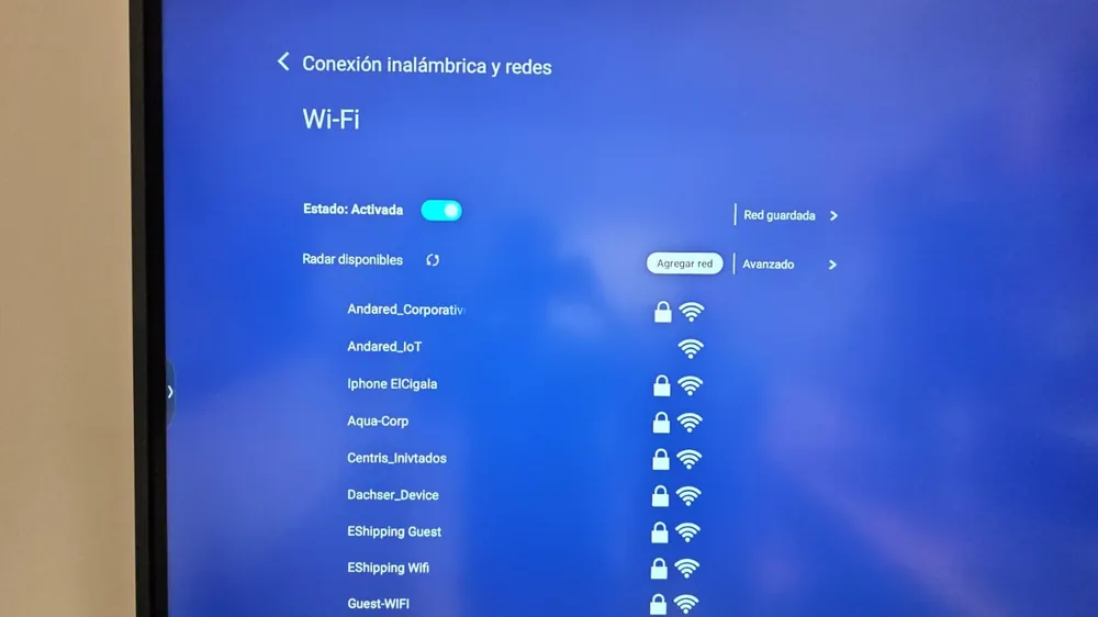 Pantalla de Wi-Fi del panel con la lista de redes