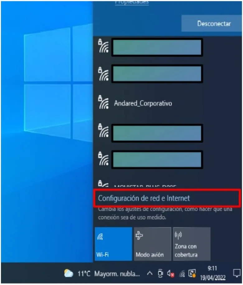 Panel de redes de Windows 10 con Configuración de red e Internet señalado