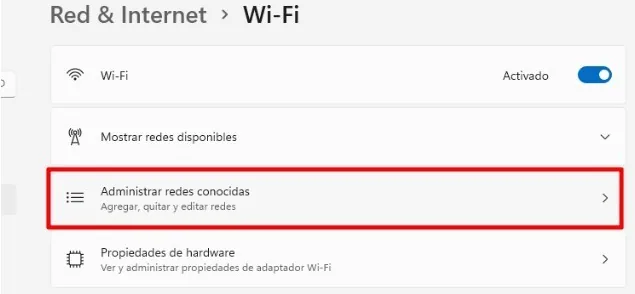 Ajustes de Red e Internet con Administrar redes conocidas señalado