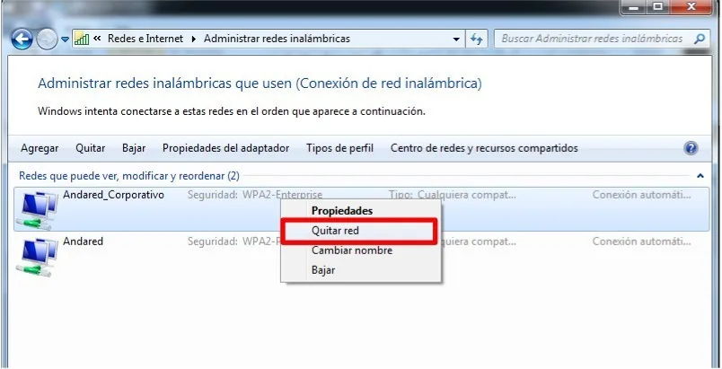 Lista de redes inalámbricas guardadas con el menú contextual y la opción Quitar red señalada