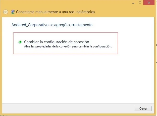 Aviso de red agregada correctamente con la opción Cambiar la configuración de conexión señalada